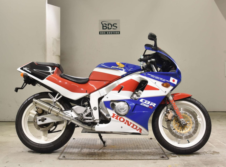 Мотоцикл Honda CBR250R з пробігом 27907 km
