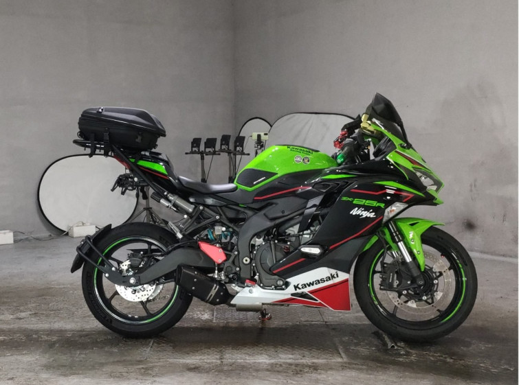 Мотоцикл Kawasaki NINJA ZX-25R с пробегом 3844 km