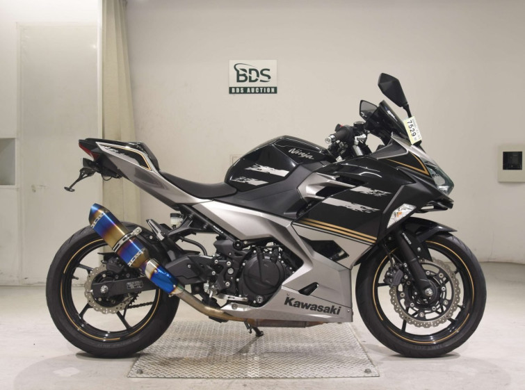 Мотоцикл Kawasaki NINJA250 с пробегом 32538 km
