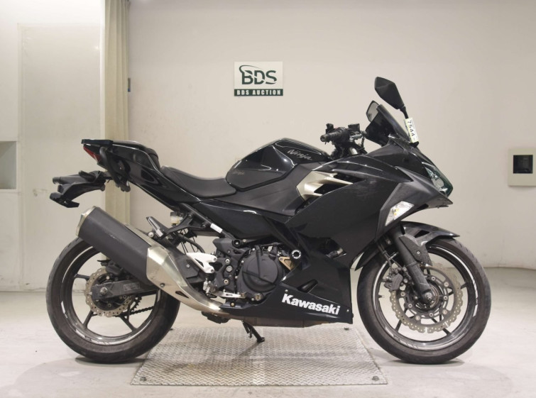 Мотоцикл Kawasaki NINJA400 з пробігом 33091 km