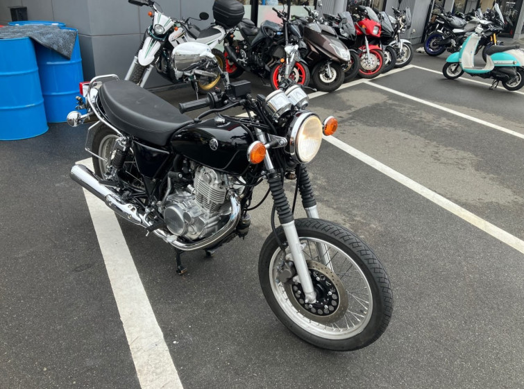 Мотоцикл Yamaha SR400 с пробегом 8354 km
