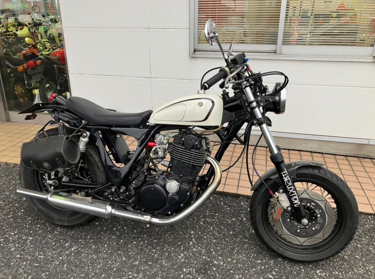 Мотоцикл Yamaha SR400 с пробегом 1590 km