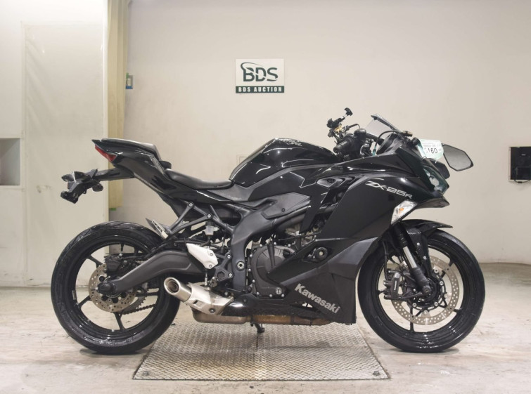 Мотоцикл Kawasaki NINJA ZX-25R с пробегом 17895 km