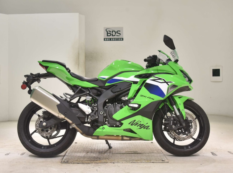 Мотоцикл Kawasaki NINJA ZX-4RR з пробігом 2438 km