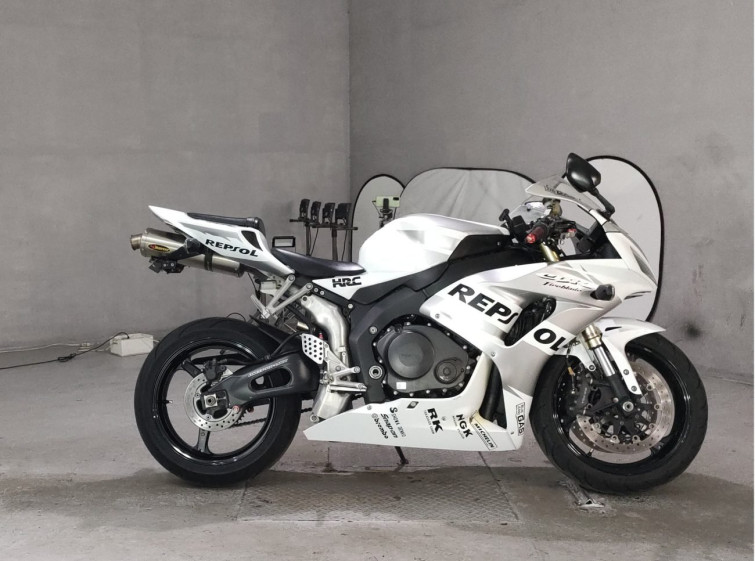 Мотоцикл Honda CBR1000RR с пробегом 39046 km