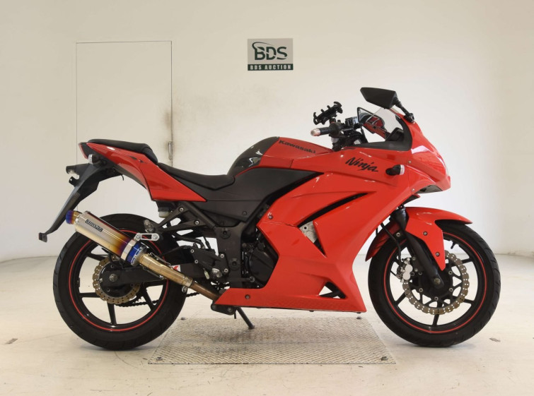 Мотоцикл Kawasaki NINJA250R з пробігом 17229 km