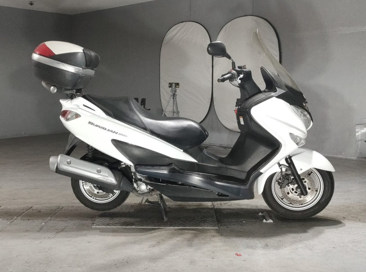 Мотоцикл Suzuki BURGMAN 200 з пробігом 29708 km