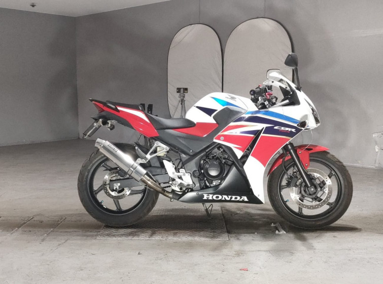 Мотоцикл Honda CBR250R з пробігом 2139 km