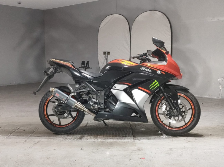 Мотоцикл Kawasaki NINJA250R з пробігом 72893 km