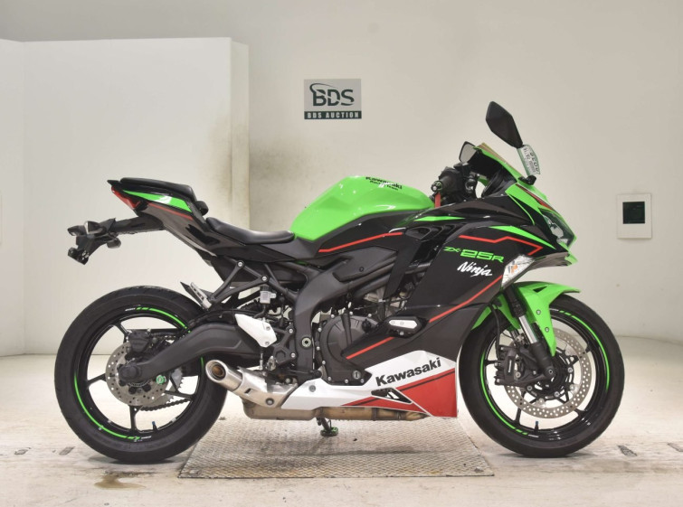 Мотоцикл Kawasaki NINJA ZX-25R с пробегом 4604 km