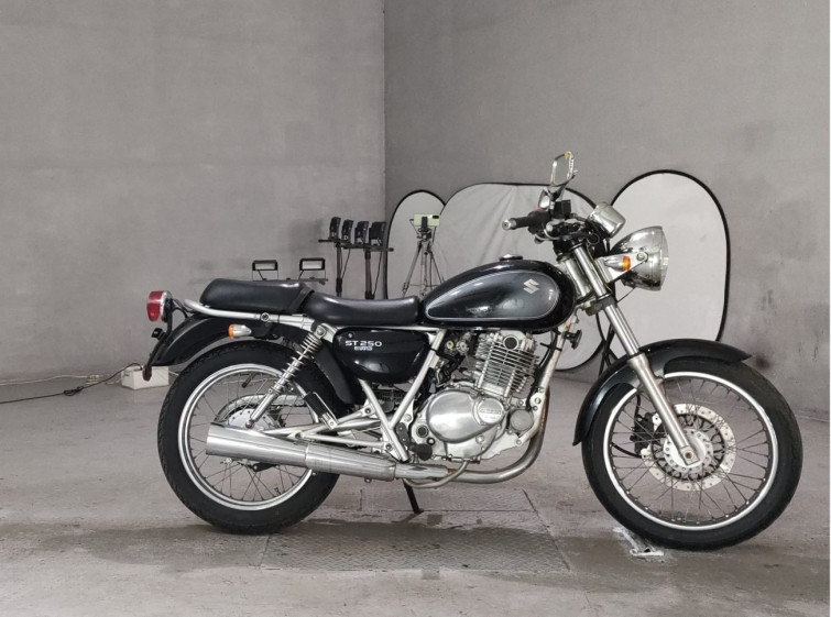 Мотоцикл Suzuki ST250E з пробігом 3706 km