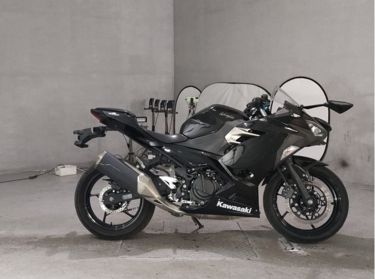 Мотоцикл Kawasaki NINJA400 з пробігом 28050 km