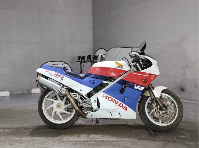 Мотоцикл Honda VFR400R с пробегом 5864 km