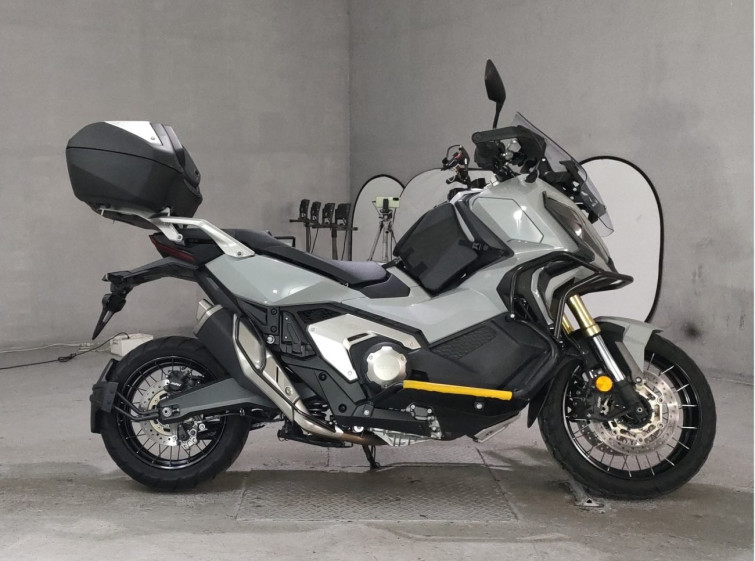 Мотоцикл Honda X-ADV750 з пробігом 8000 km