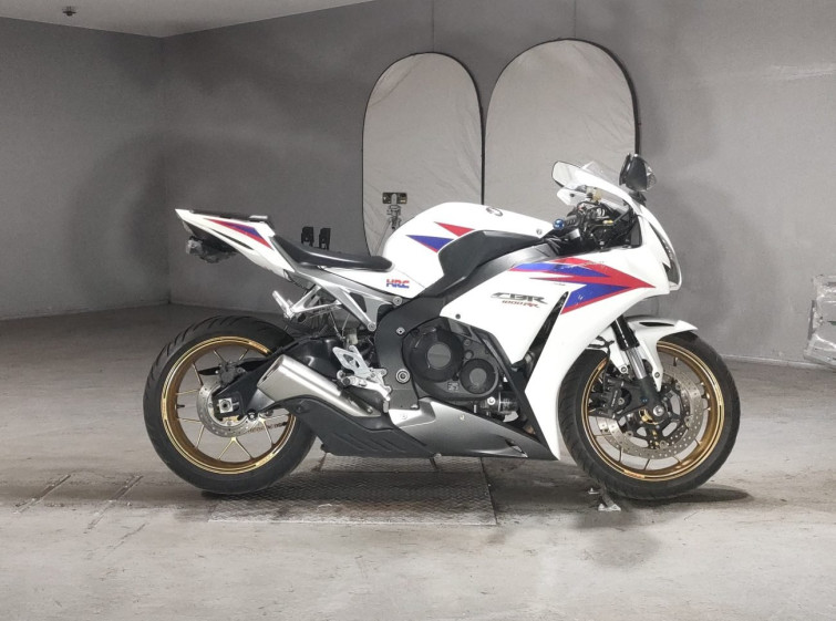 Мотоцикл Honda CBR1000RR з пробігом 27328 km