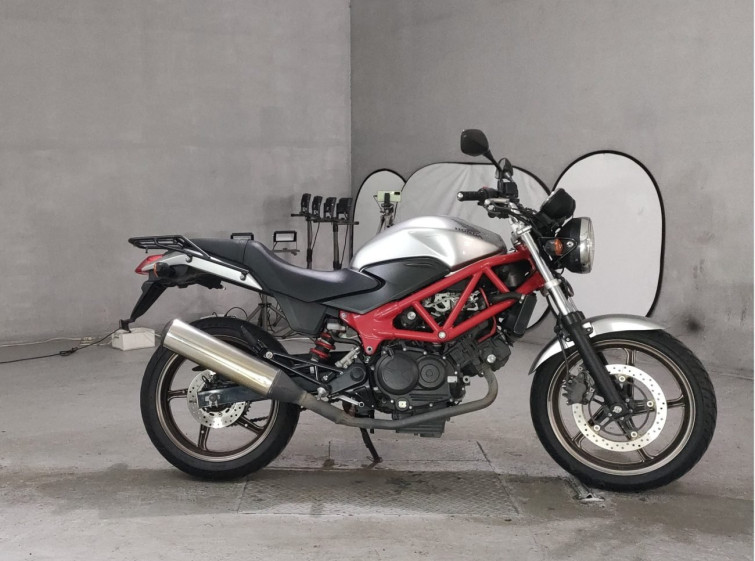 Мотоцикл Honda VTR250 з пробігом 31237 km