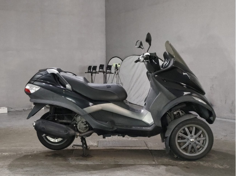 Мотоцикл Piaggio PEERAGE MP3 250RL з пробігом 33228 km
