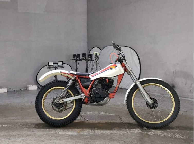 Мотоцикл Honda TLR200