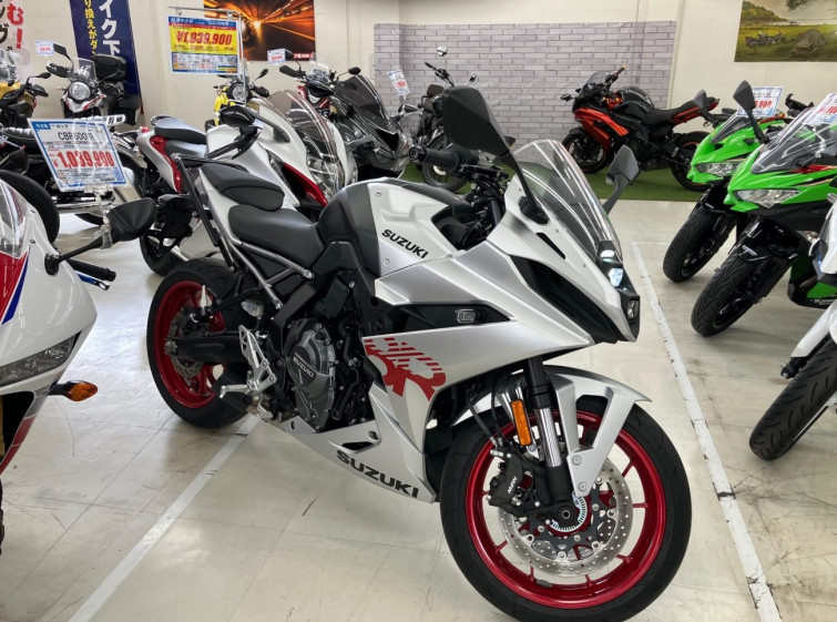 Мотоцикл Suzuki GSX-8R с пробегом 1371 km