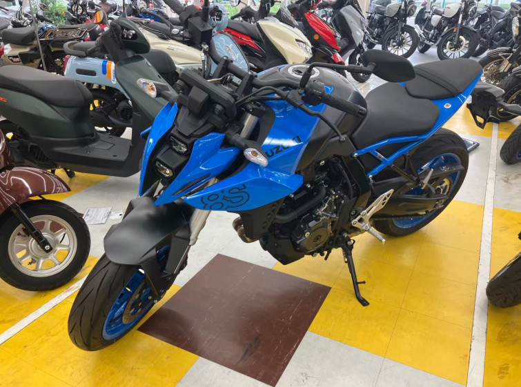 Мотоцикл Suzuki GSX-8S з пробігом 1869 km
