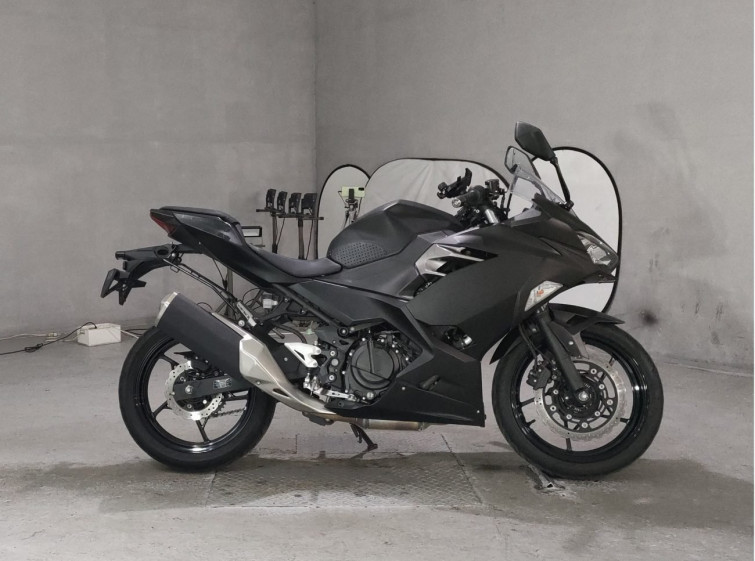 Мотоцикл Kawasaki NINJA400 з пробігом 27806 km