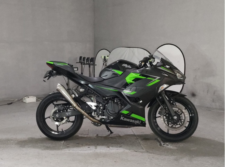 Мотоцикл Kawasaki NINJA400 з пробігом 24636 km