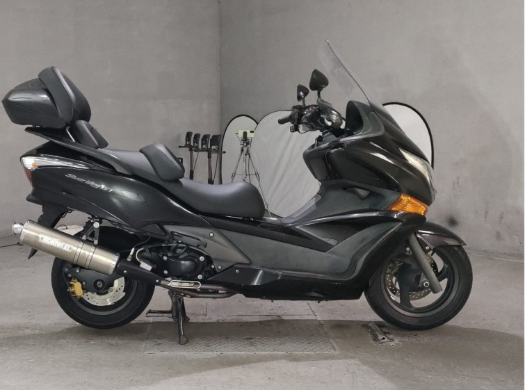 Мотоцикл Honda SILVERWING400GT с пробегом 7777 km