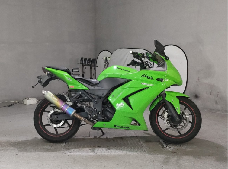 Мотоцикл Kawasaki NINJA250R с пробегом 29979 km