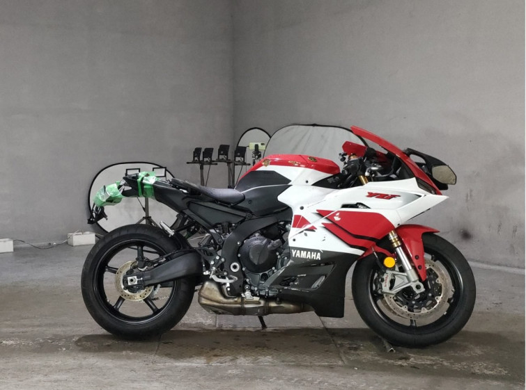 Мотоцикл Yamaha YZF-R9 с пробегом 874 km