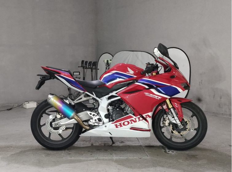 Мотоцикл Honda CBR250RR с пробегом 20864 km