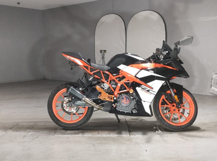 Мотоцикл KTM RC 390 с пробегом 17032 km