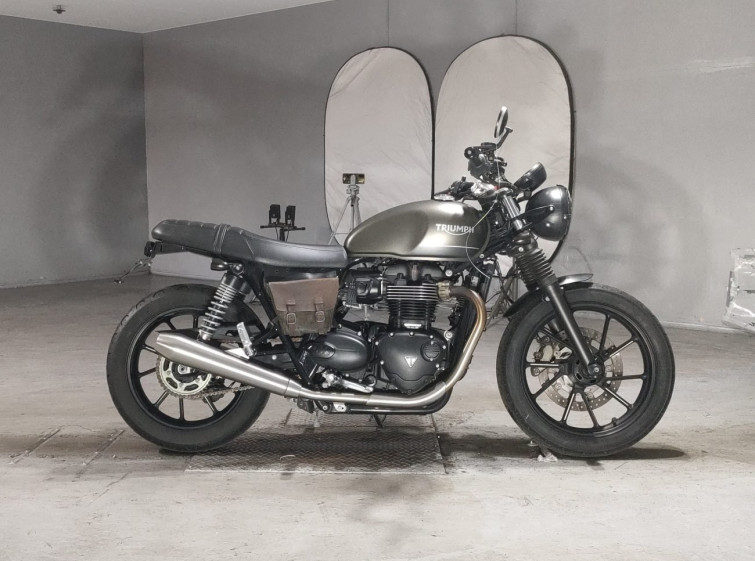 Мотоцикл Triumph STREET TWIN 900 з пробігом 13769 km