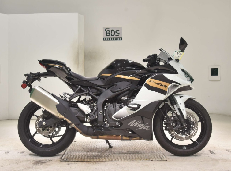 Мотоцикл Kawasaki ZX-4R SE з пробігом 2453 km