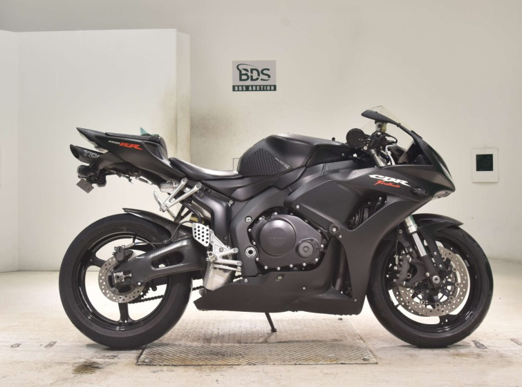 Мотоцикл Honda CBR1000RR з пробігом 37616 km