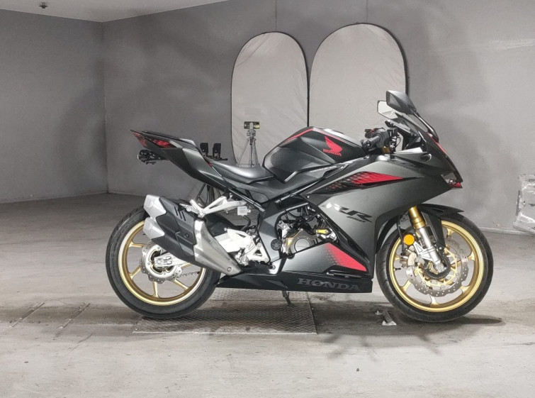 Мотоцикл Honda CBR250RR с пробегом 10953 km