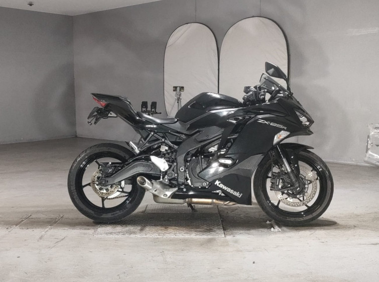 Мотоцикл Kawasaki NINJA ZX-25R з пробігом 21430 km