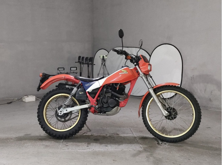 Мотоцикл Honda TLR200 с пробегом 11271 km