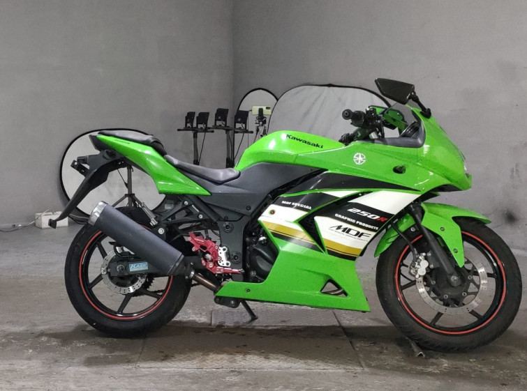 Мотоцикл Kawasaki NINJA250R з пробігом 12501 km