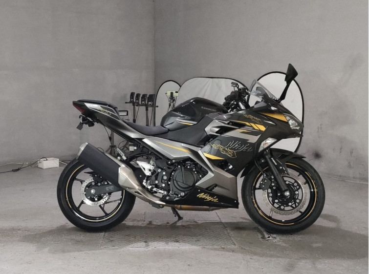 Мотоцикл Kawasaki NINJA400 з пробігом 2222 km
