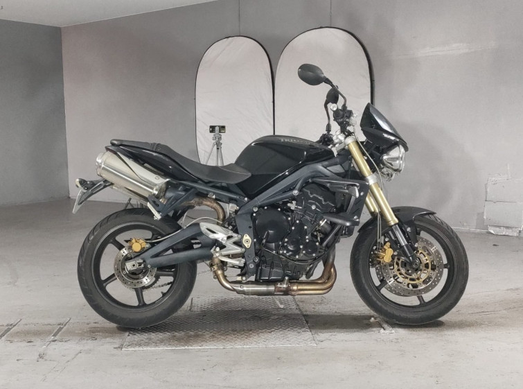 Мотоцикл Triumph STREET TRIPLE