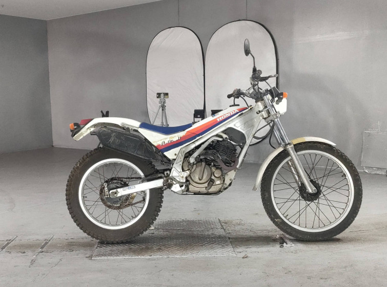 Мотоцикл Honda TLR250R з пробігом 8021 km