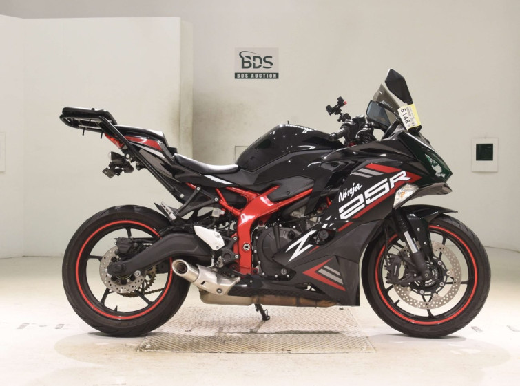 Мотоцикл Kawasaki NINJA ZX-25R з пробігом 12005 km