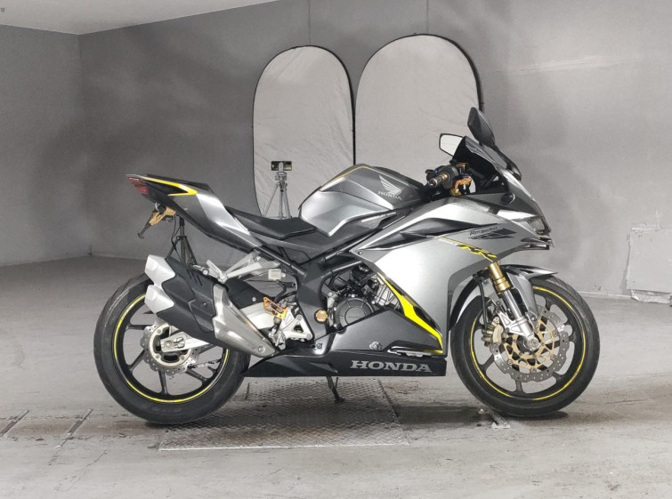 Мотоцикл Honda CBR250RR с пробегом 21732 km