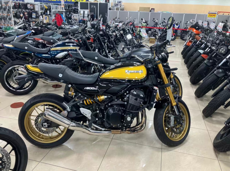 Мотоцикл Kawasaki Z900RS з пробігом 567 km