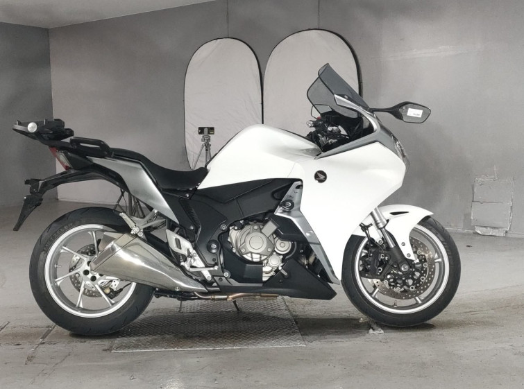 Мотоцикл Honda VFR1200FD з пробігом 21332 km