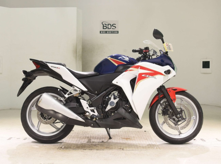 Мотоцикл Honda CBR250R с пробегом 17625 km