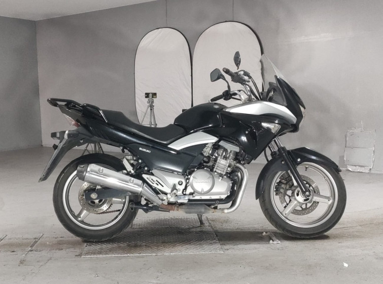 Мотоцикл Suzuki GSR250S з пробігом 33543 km