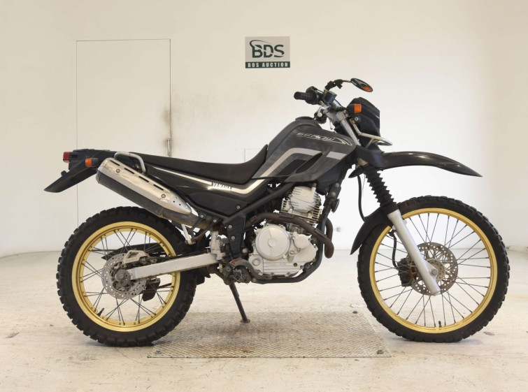 Мотоцикл Yamaha SEROW XT250