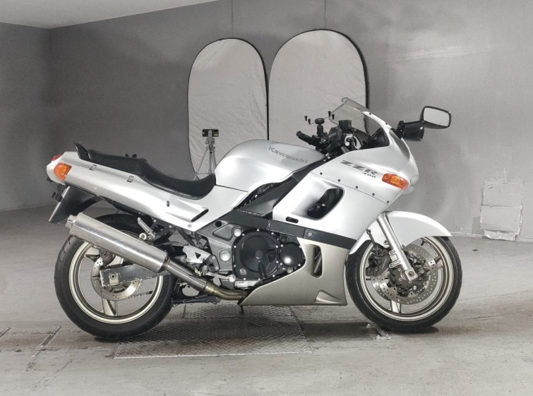 Мотоцикл Kawasaki ZZ-R400 с пробегом 35637 km