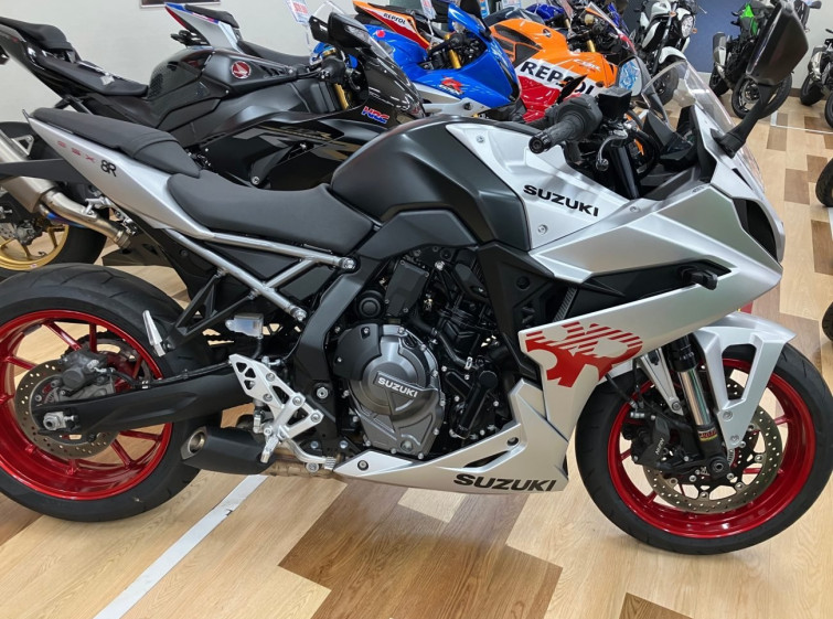 Мотоцикл Suzuki GSX-8R с пробегом 9833 km